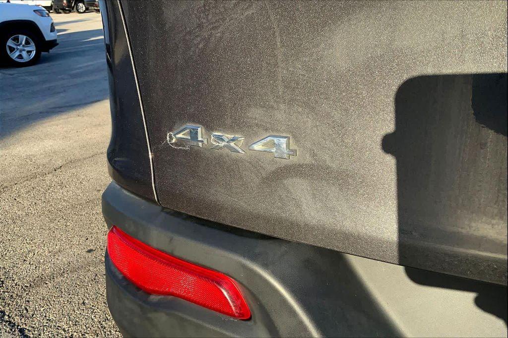 used 2015 Jeep Cherokee car, priced at $12,810