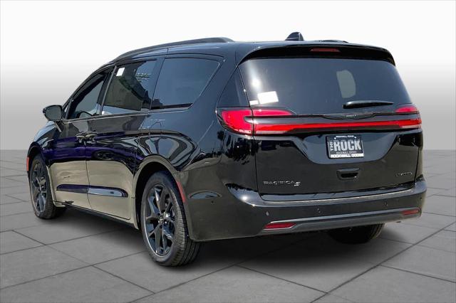 new 2024 Chrysler Pacifica car, priced at $52,035