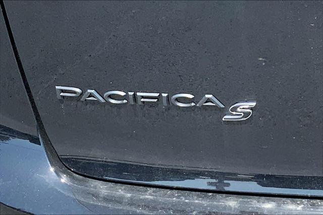 new 2024 Chrysler Pacifica car, priced at $52,035