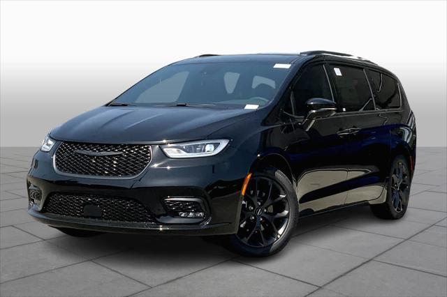 new 2024 Chrysler Pacifica car, priced at $52,035