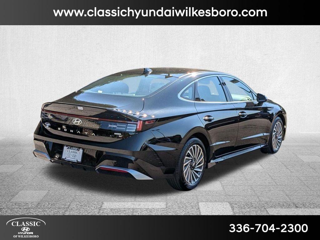 new 2025 Hyundai Sonata Hybrid car, priced at $31,536