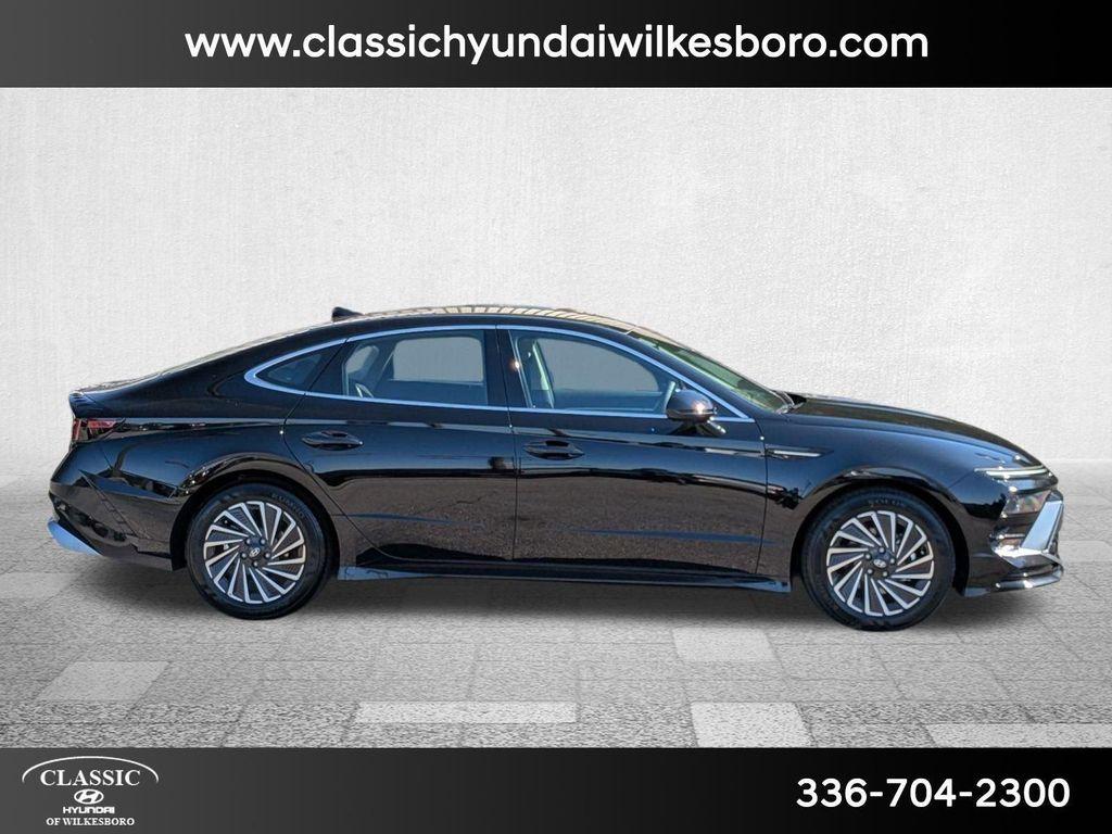new 2025 Hyundai Sonata Hybrid car, priced at $31,536