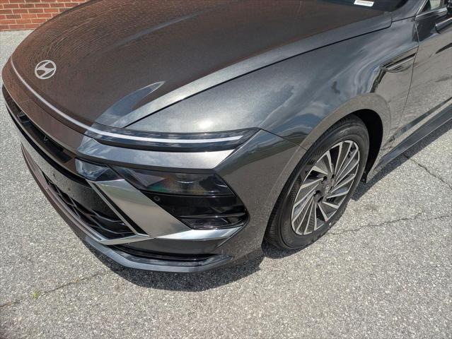 new 2025 Hyundai Sonata Hybrid car, priced at $38,821