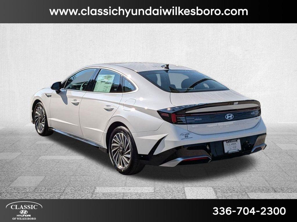 new 2025 Hyundai Sonata Hybrid car, priced at $32,018