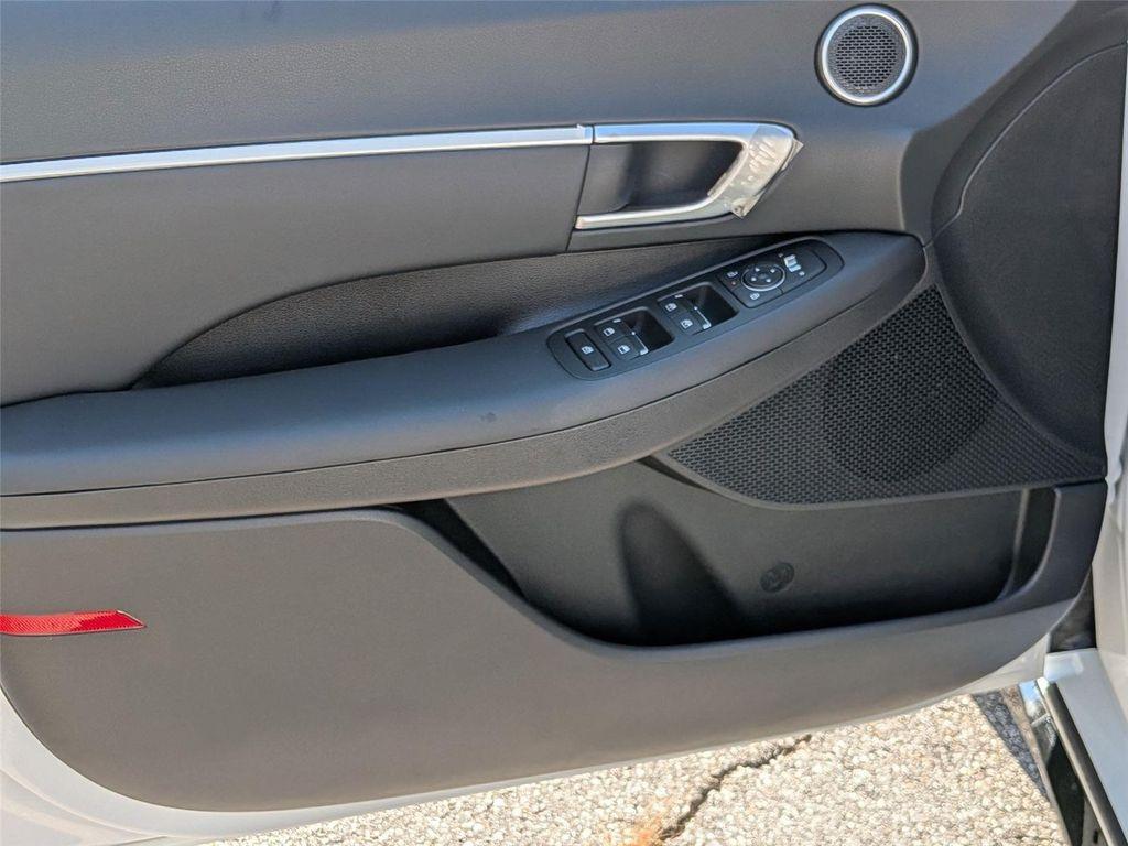 new 2025 Hyundai Sonata Hybrid car, priced at $32,018