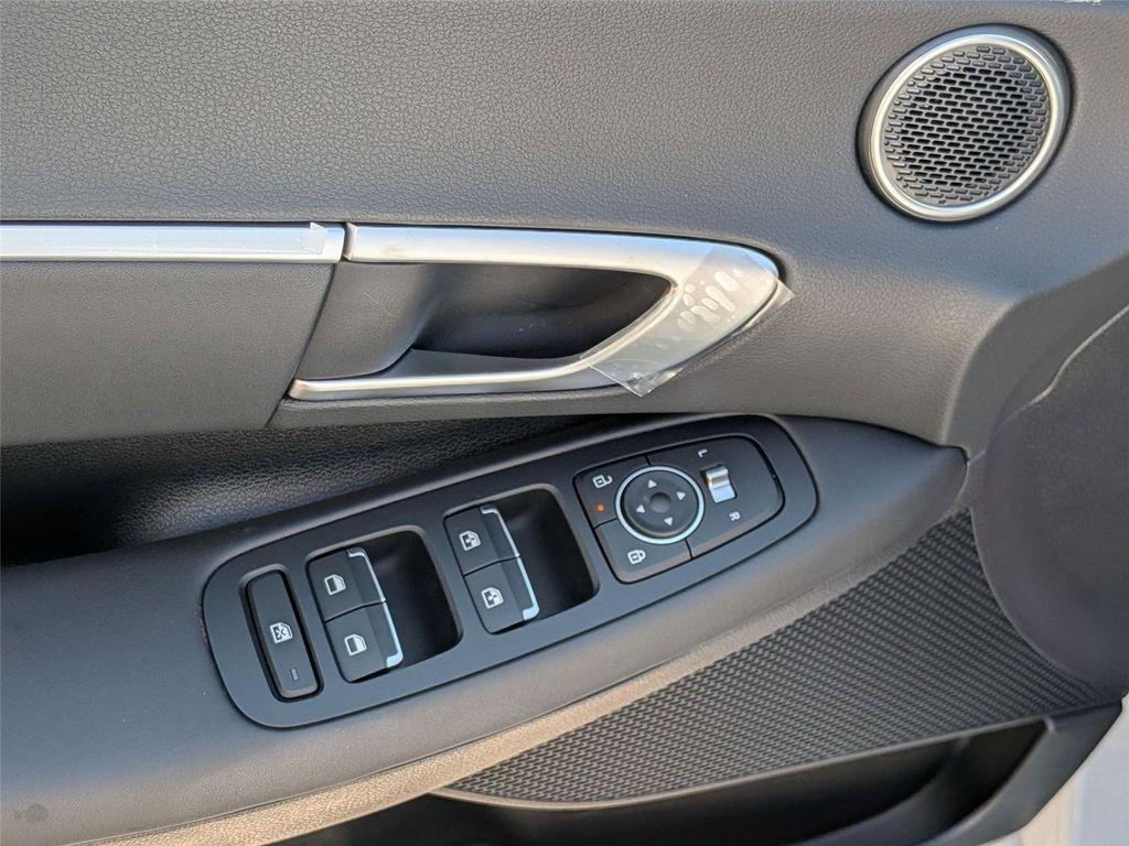 new 2025 Hyundai Sonata Hybrid car, priced at $32,018