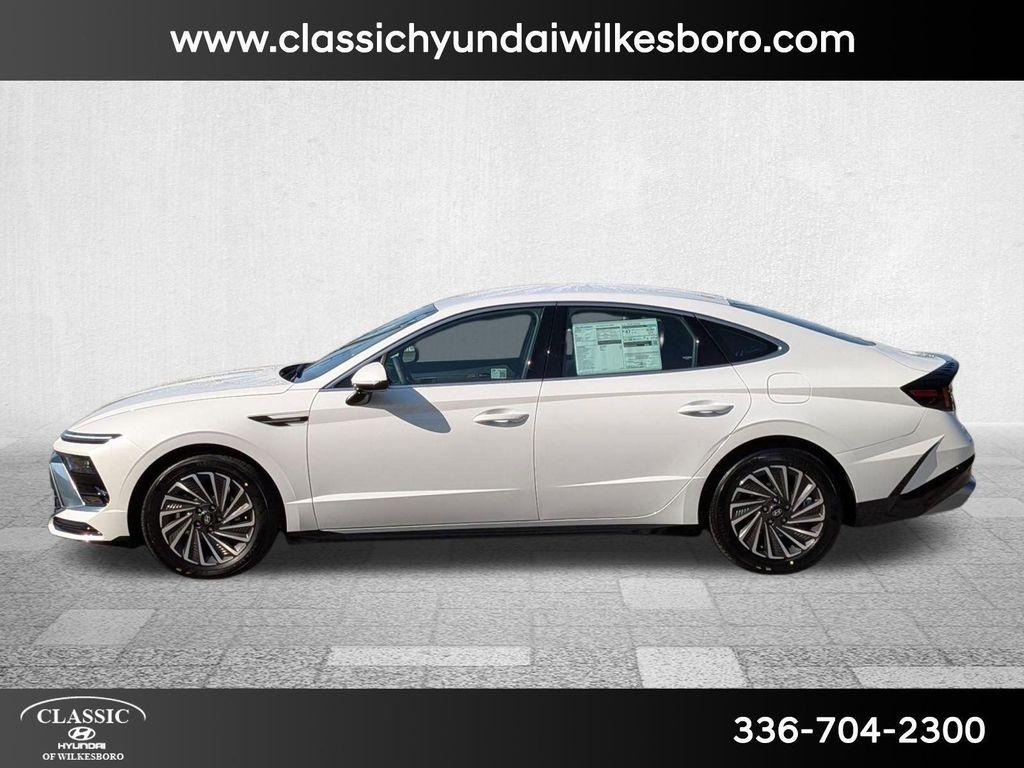 new 2025 Hyundai Sonata Hybrid car, priced at $32,018
