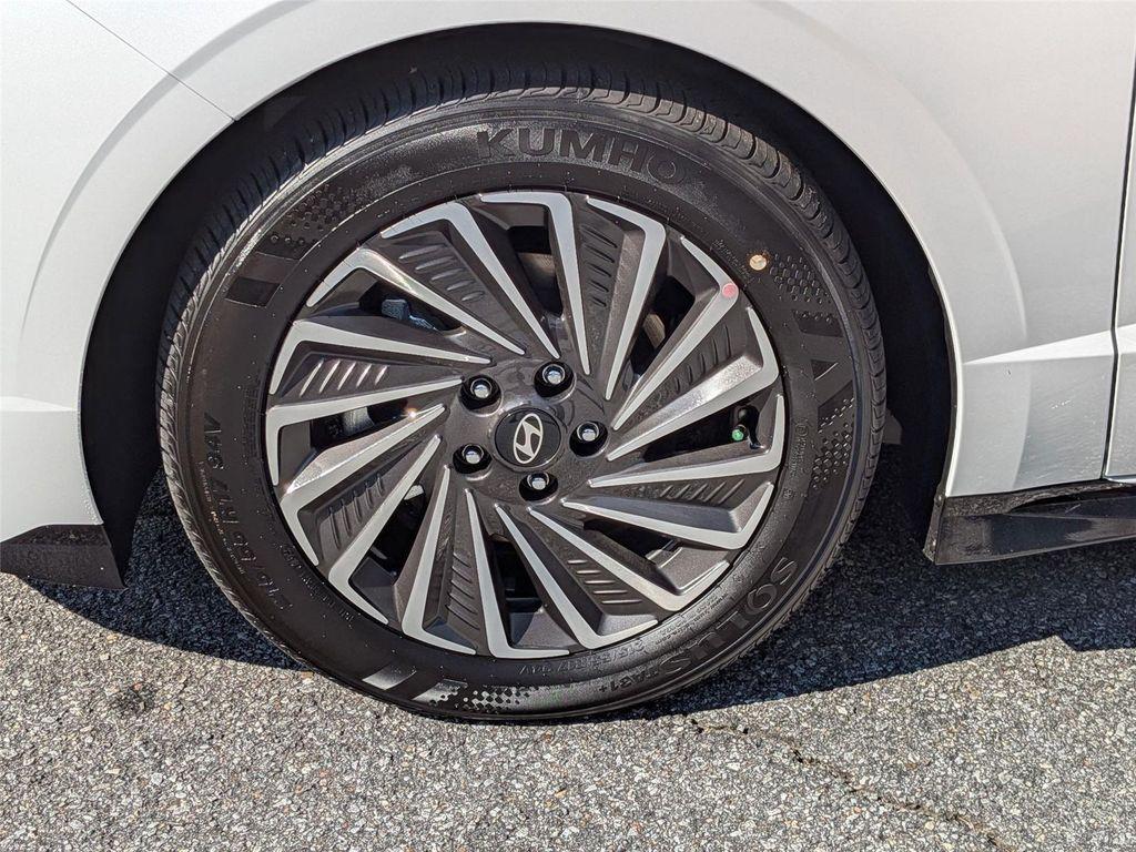 new 2025 Hyundai Sonata Hybrid car, priced at $32,018