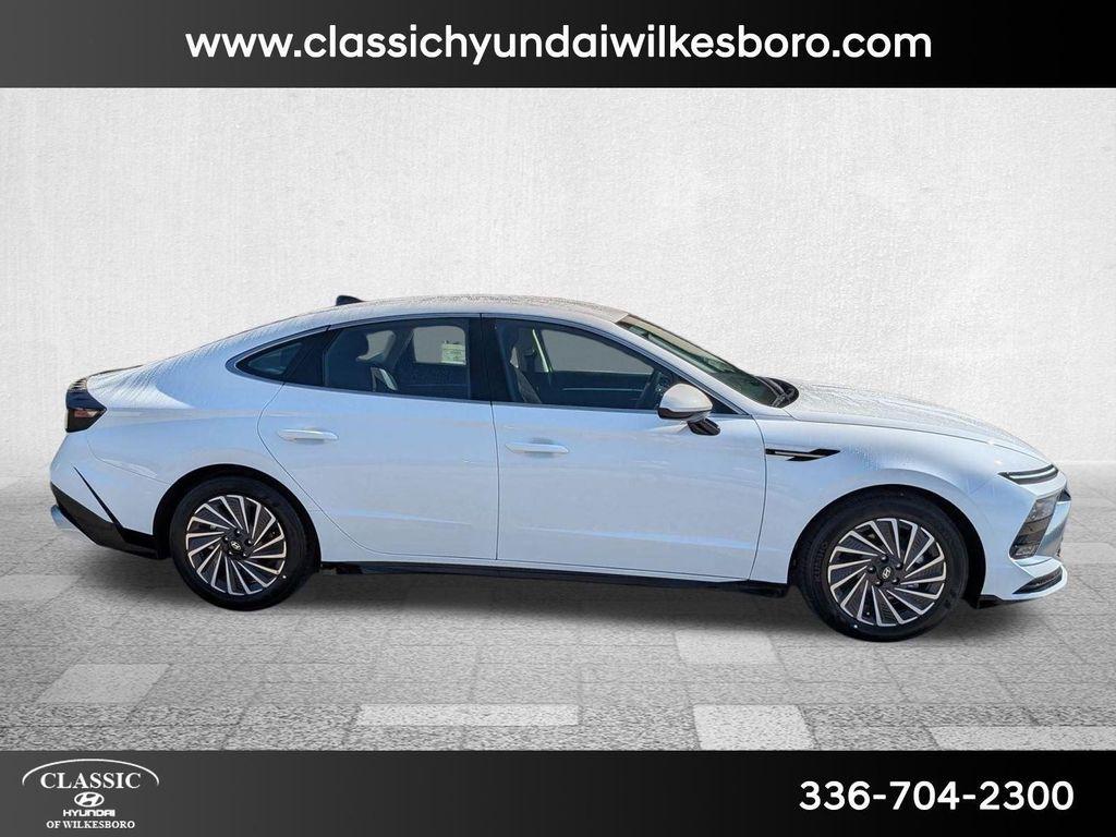 new 2025 Hyundai Sonata Hybrid car, priced at $32,018