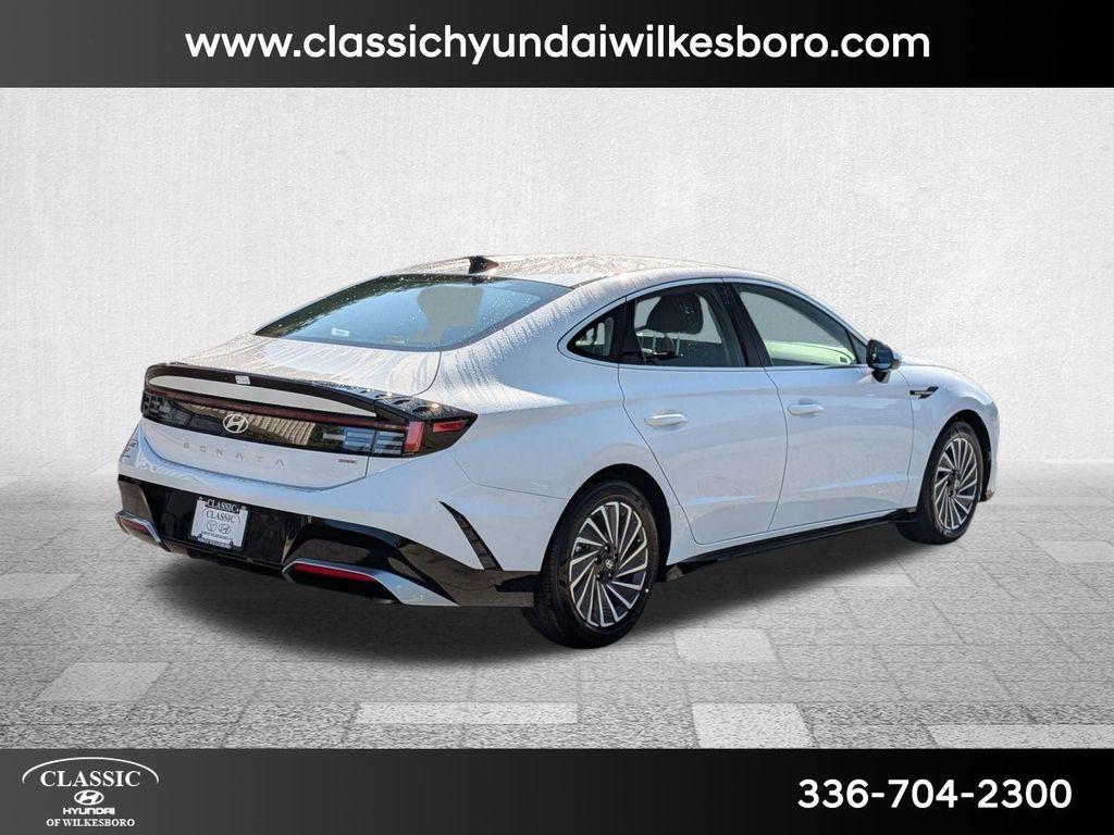 new 2025 Hyundai Sonata Hybrid car, priced at $32,018