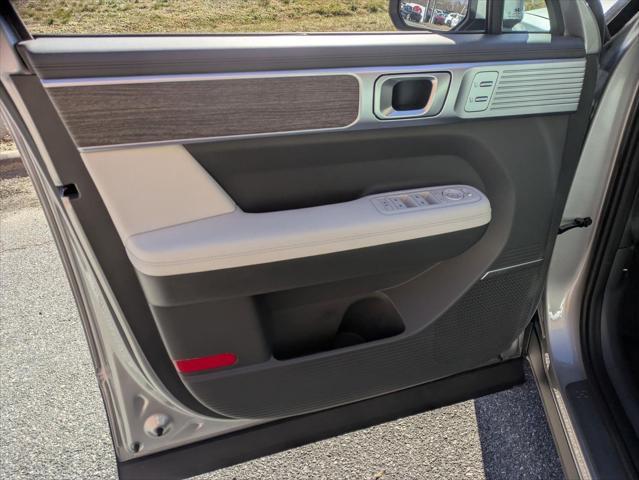 new 2025 Hyundai Santa Fe car, priced at $47,555