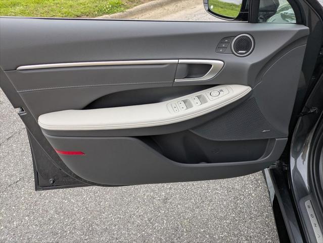 new 2025 Hyundai Sonata Hybrid car, priced at $38,715