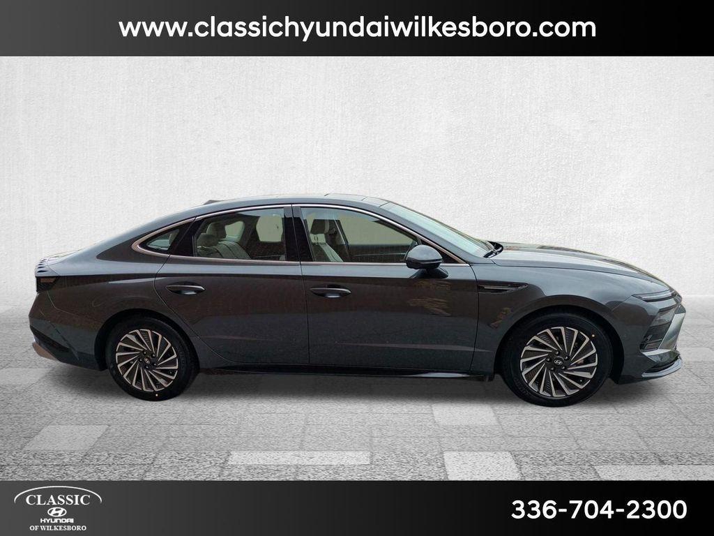new 2025 Hyundai Sonata Hybrid car, priced at $37,465