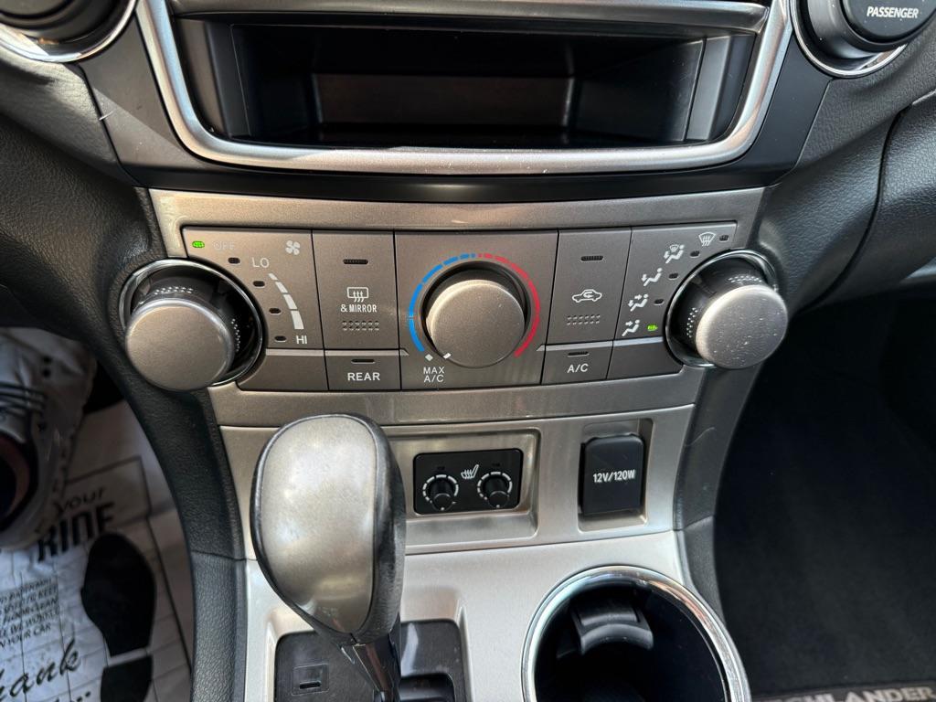 used 2013 Toyota Highlander car, priced at $15,995