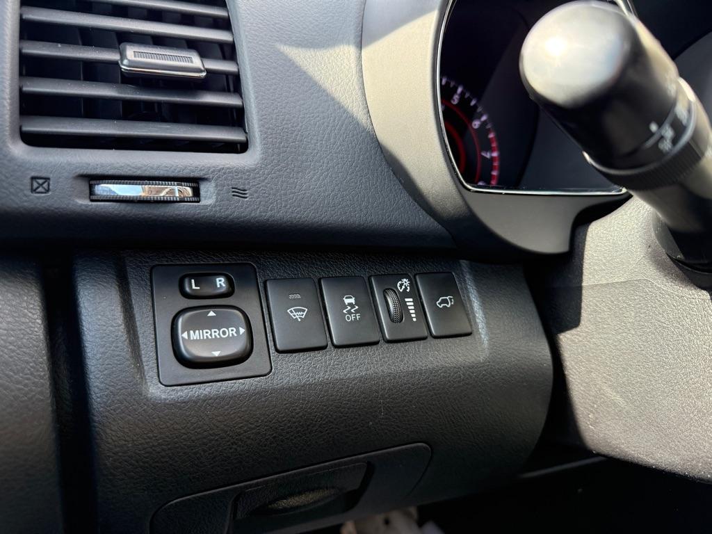 used 2013 Toyota Highlander car, priced at $15,995
