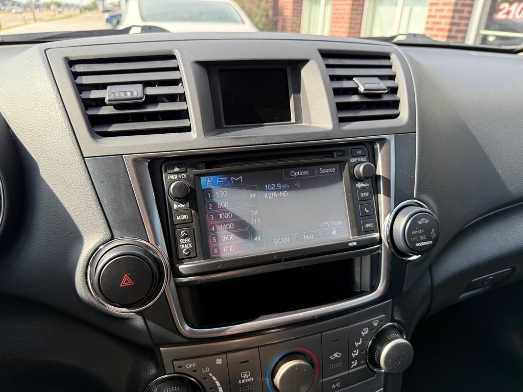 used 2013 Toyota Highlander car, priced at $15,995