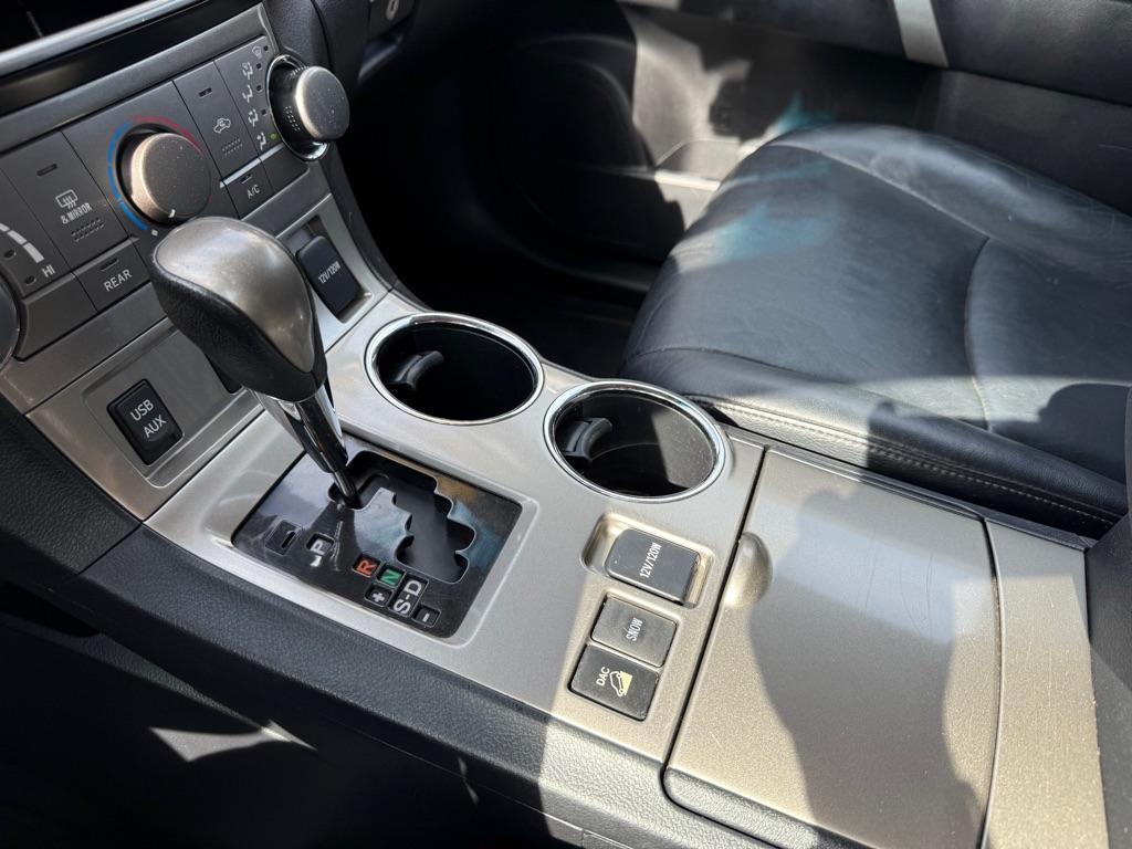 used 2013 Toyota Highlander car, priced at $15,995
