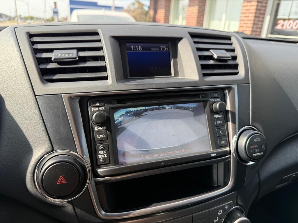 used 2013 Toyota Highlander car, priced at $15,995