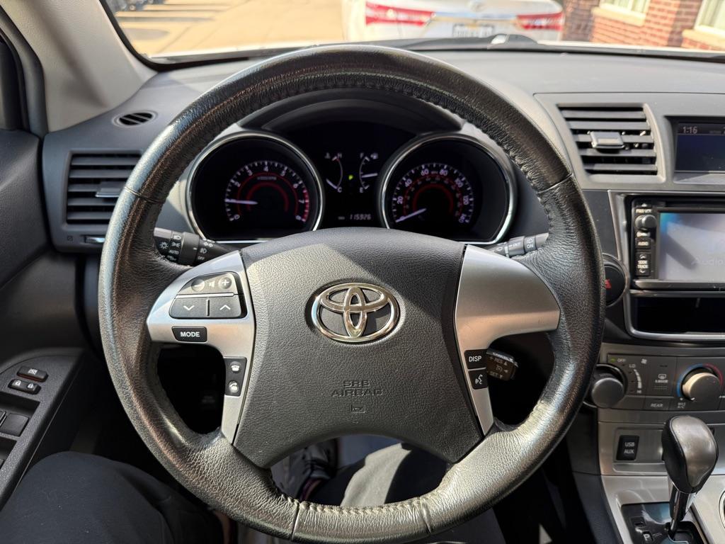 used 2013 Toyota Highlander car, priced at $15,995