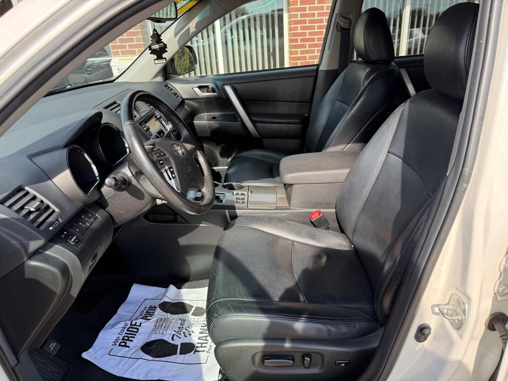 used 2013 Toyota Highlander car, priced at $15,995