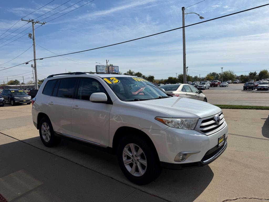 used 2013 Toyota Highlander car, priced at $15,995