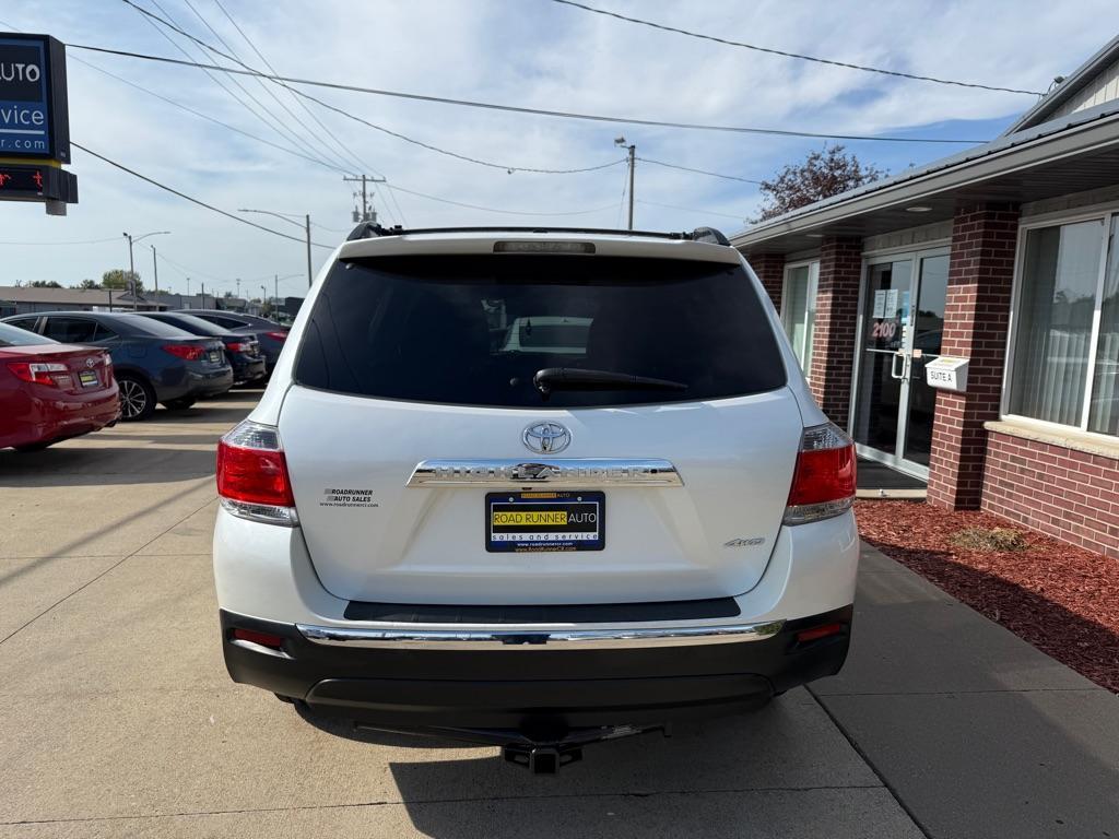 used 2013 Toyota Highlander car, priced at $15,995