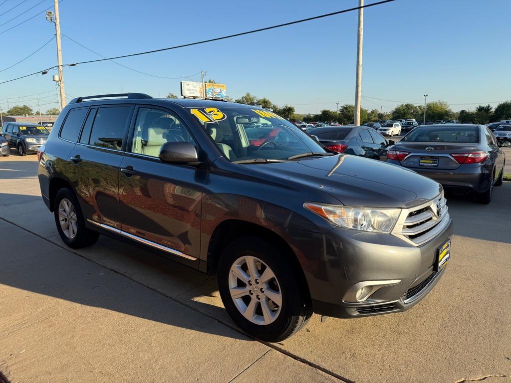 used 2013 Toyota Highlander car, priced at $18,495