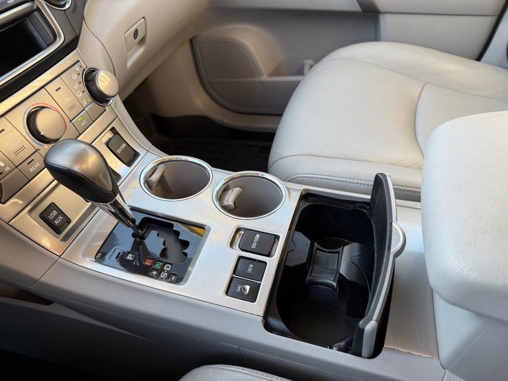 used 2013 Toyota Highlander car, priced at $18,495