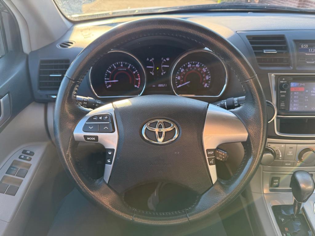 used 2013 Toyota Highlander car, priced at $18,495