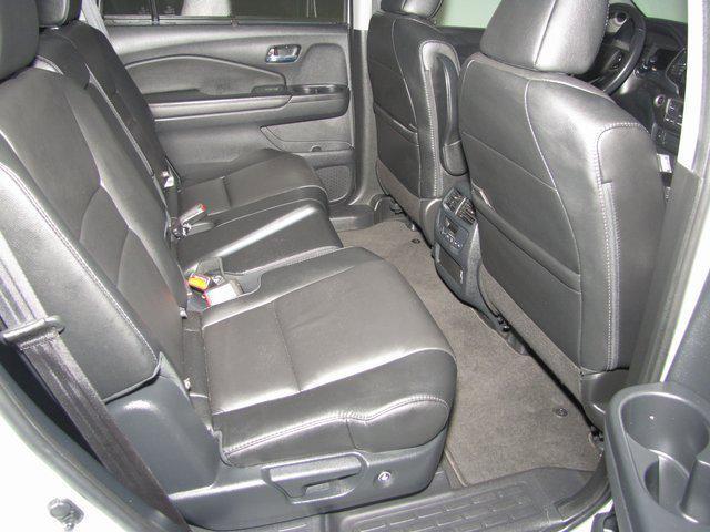 used 2022 Honda Pilot car, priced at $30,998