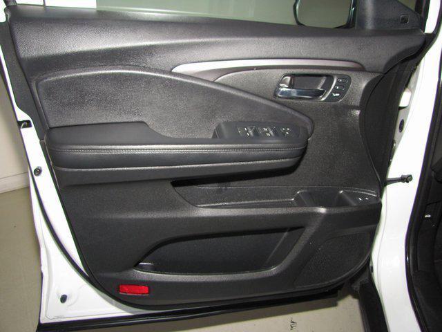 used 2022 Honda Pilot car, priced at $30,998