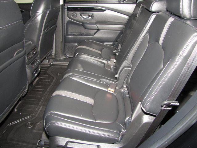 used 2025 Honda Pilot car, priced at $44,998