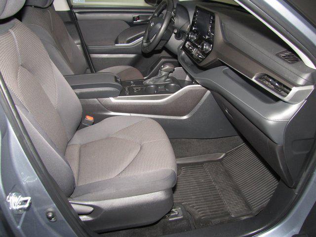 used 2022 Toyota Highlander car, priced at $29,998