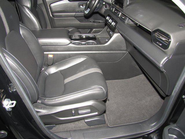 used 2025 Honda Pilot car, priced at $45,998