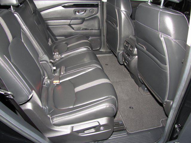 used 2025 Honda Pilot car, priced at $45,998