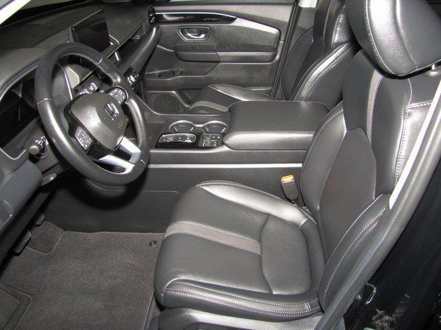 used 2025 Honda Pilot car, priced at $45,998