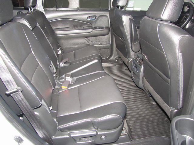 used 2022 Honda Pilot car, priced at $32,998