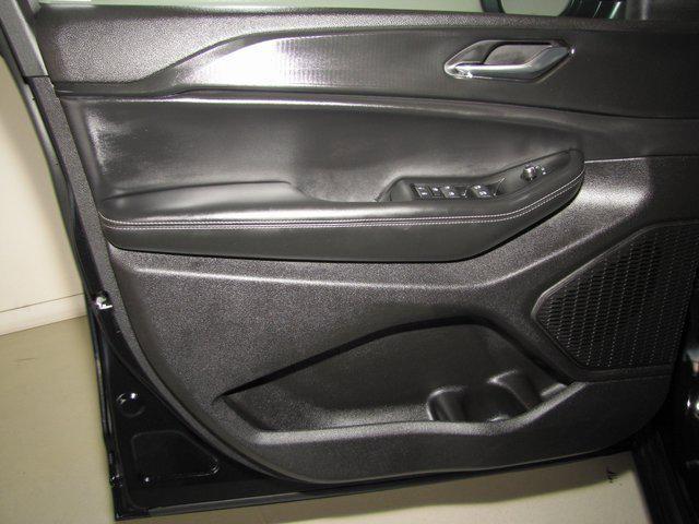 used 2025 Jeep Grand Cherokee car, priced at $33,998