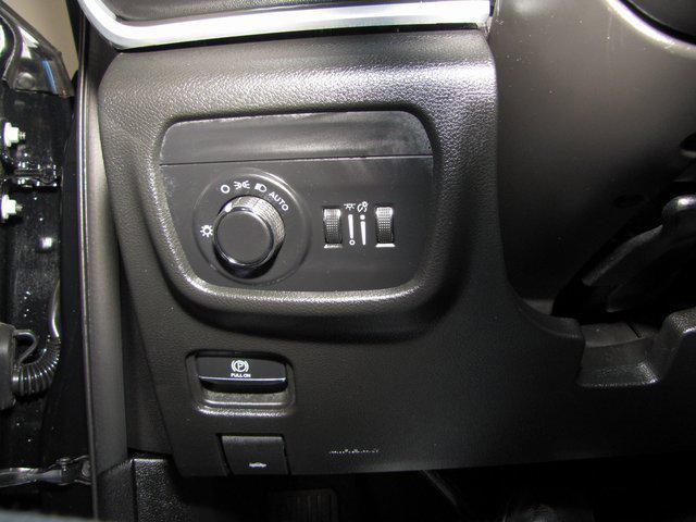 used 2025 Jeep Grand Cherokee car, priced at $33,998