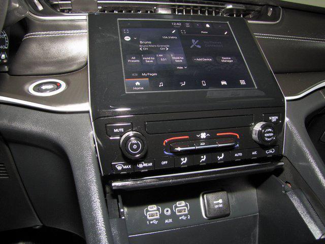 used 2025 Jeep Grand Cherokee car, priced at $33,998