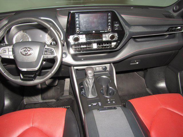 used 2022 Toyota Highlander car, priced at $37,998