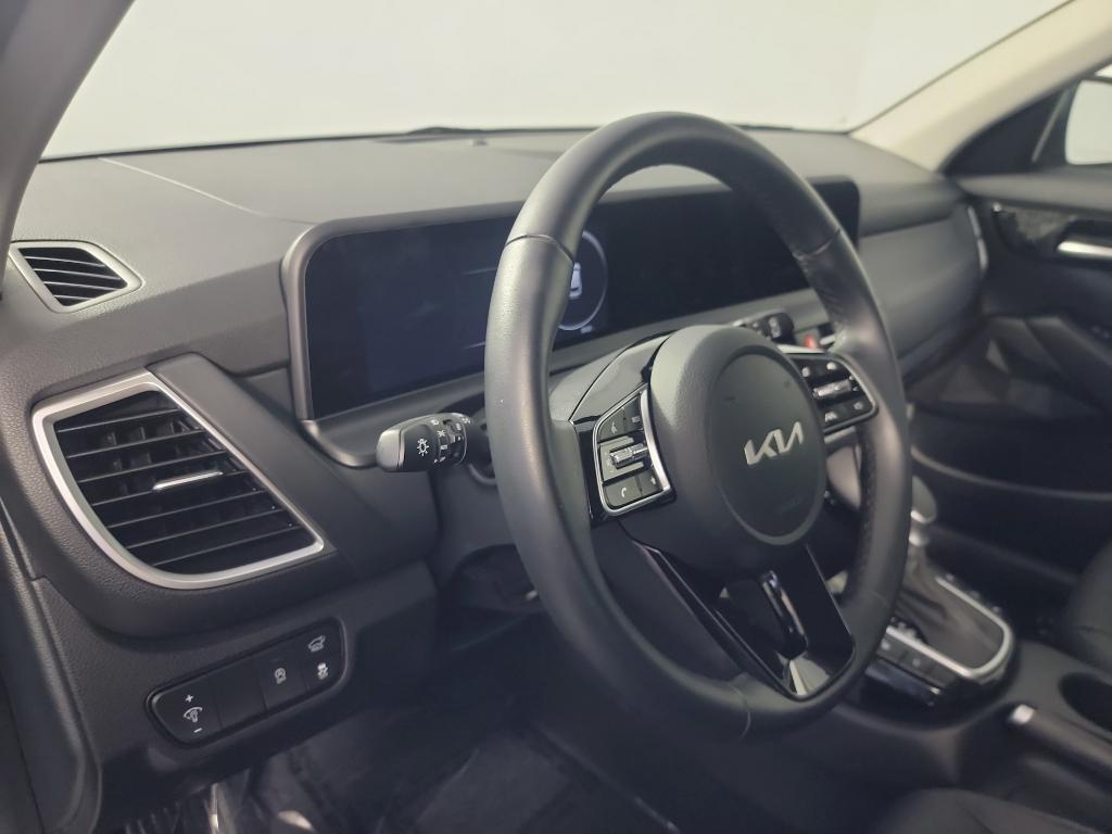 used 2025 Kia Seltos car, priced at $26,991