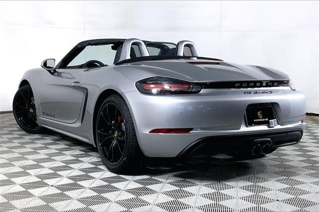 new 2025 Porsche 718 Boxster car