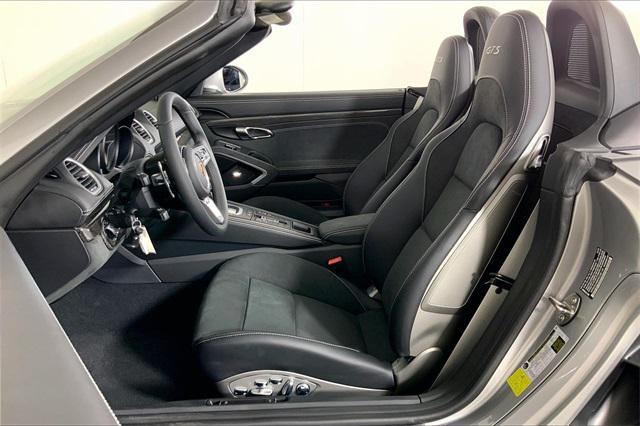 new 2025 Porsche 718 Boxster car