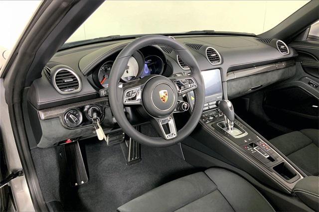 new 2025 Porsche 718 Boxster car