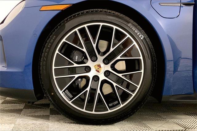 new 2025 Porsche Taycan car
