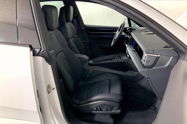 new 2025 Porsche Macan car