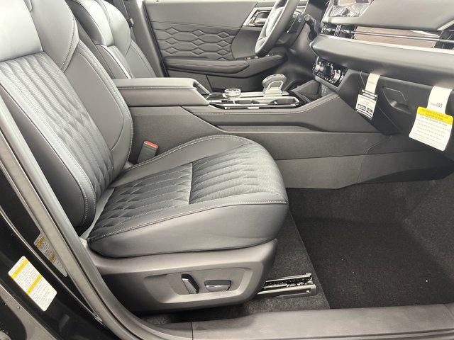 new 2025 Mitsubishi Outlander car, priced at $40,305
