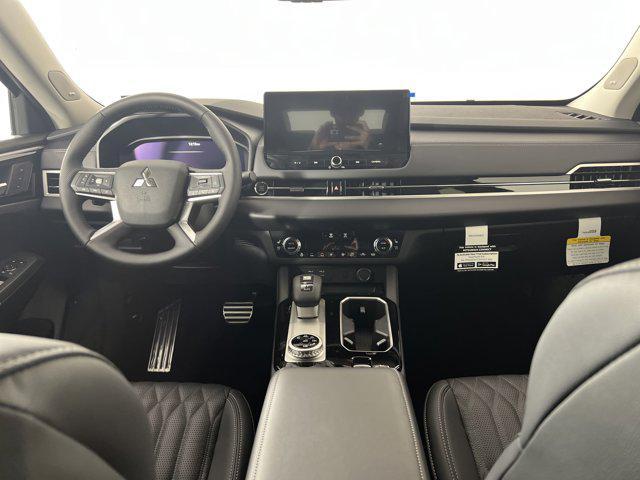 new 2025 Mitsubishi Outlander car, priced at $40,305