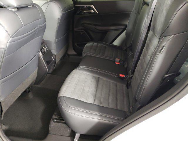new 2025 Mitsubishi Outlander car, priced at $42,062